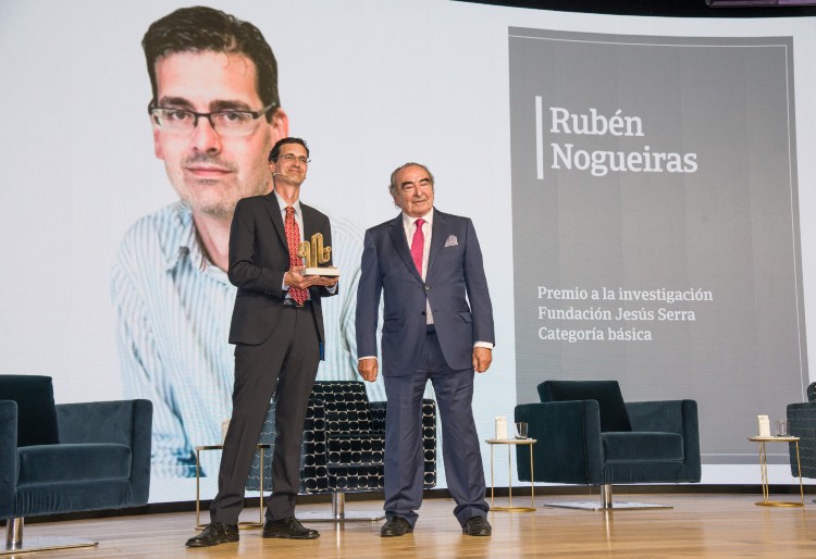 Rubén Nogueiras gives an interview and talks about research in the field of nutrition and obesity