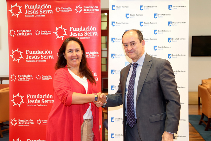 Signing of the agreement with Deusto Business School