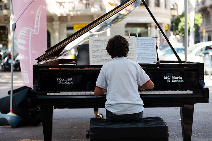 Pianos in the Street