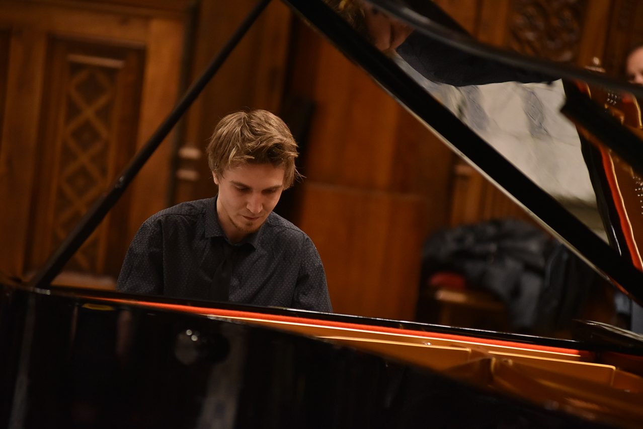 Evgeny Konnov Concierto en Granada