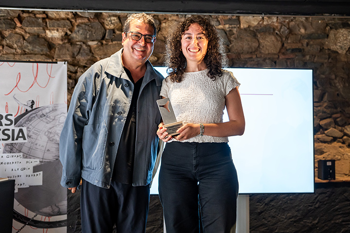 Victoria Also, ganadora de la Categoría Adultos en catalán y David Castillo